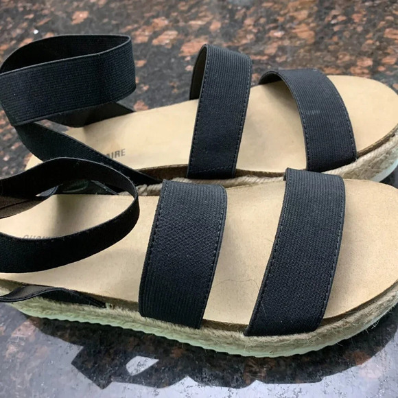 Cushionaire Platform Sandals - Picture 3 of 3